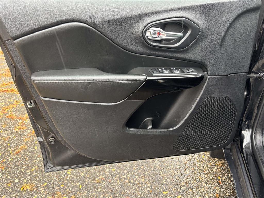 used 2019 Jeep Cherokee car, priced at $15,500