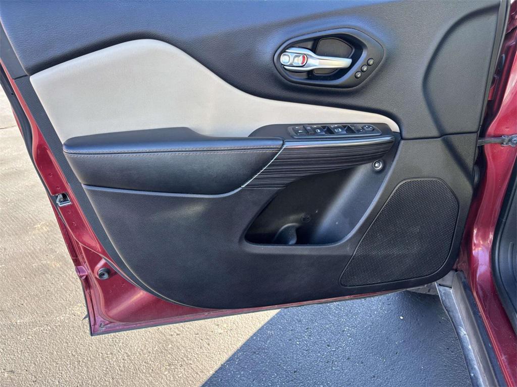 used 2015 Jeep Cherokee car, priced at $12,479