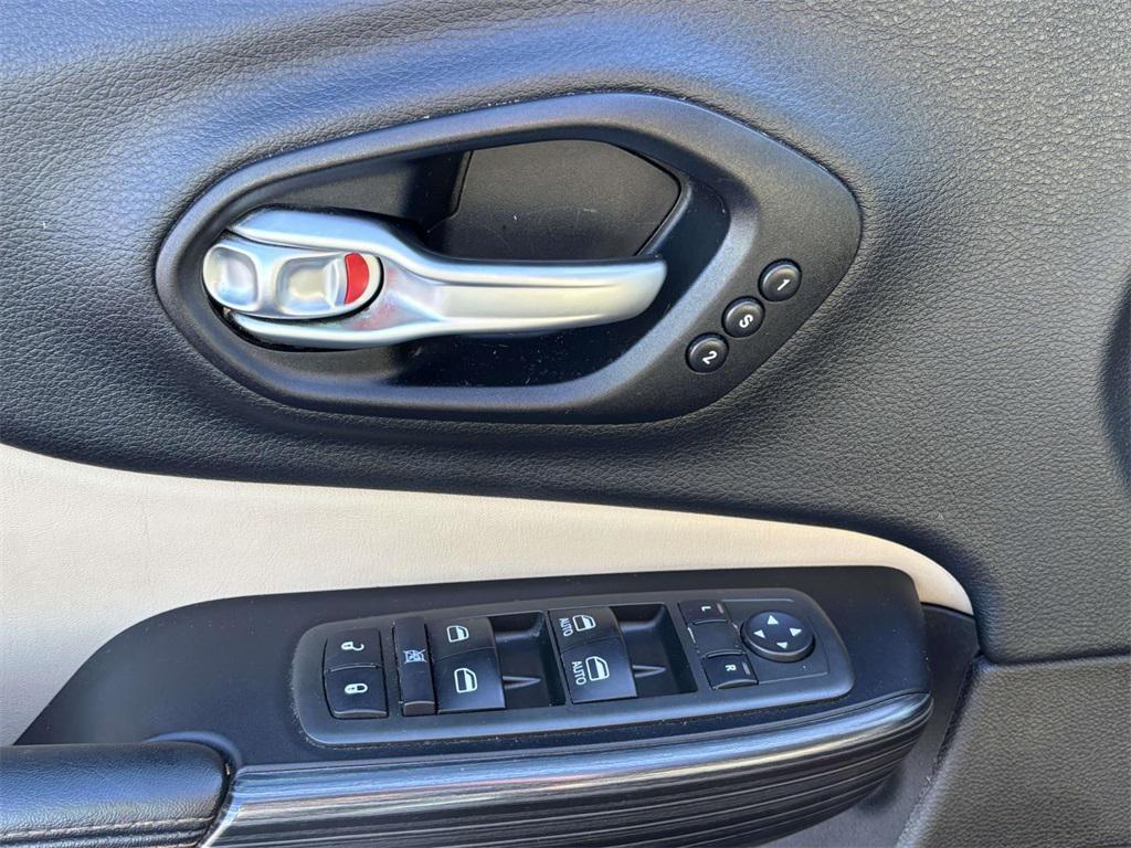 used 2015 Jeep Cherokee car, priced at $12,479