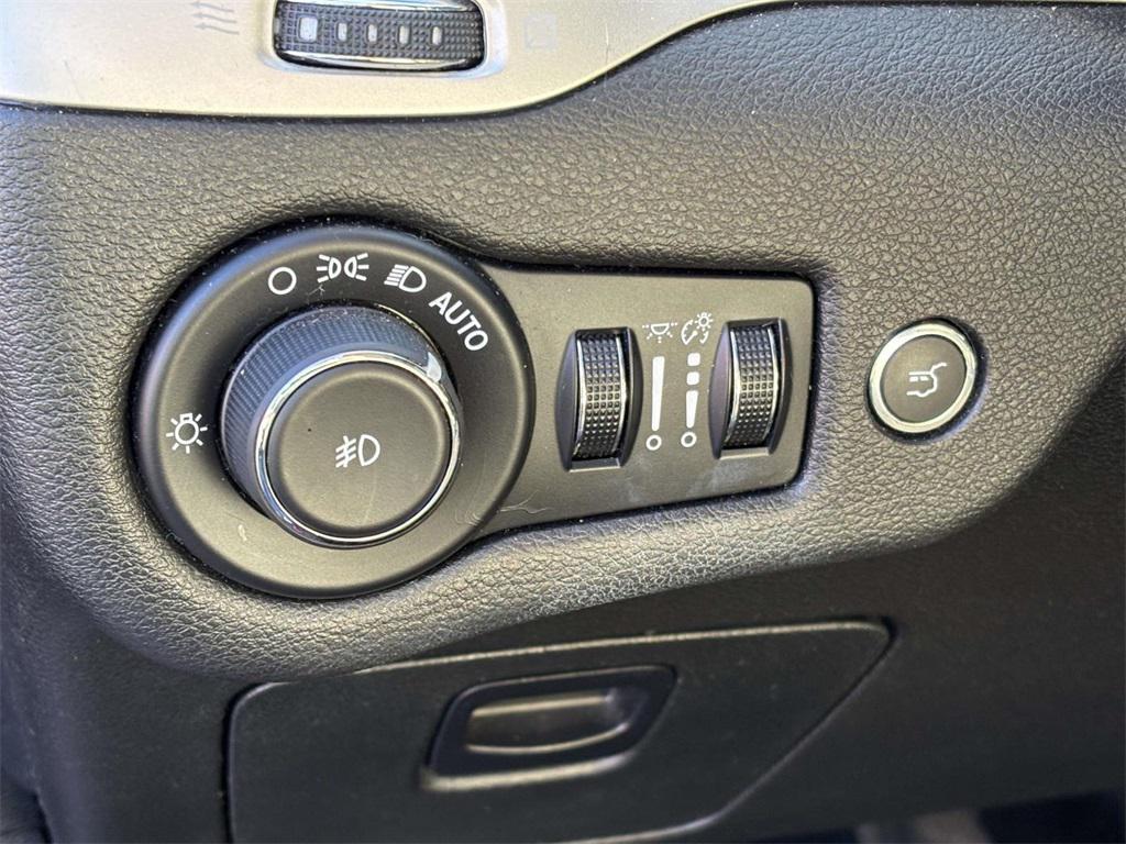 used 2015 Jeep Cherokee car, priced at $12,479