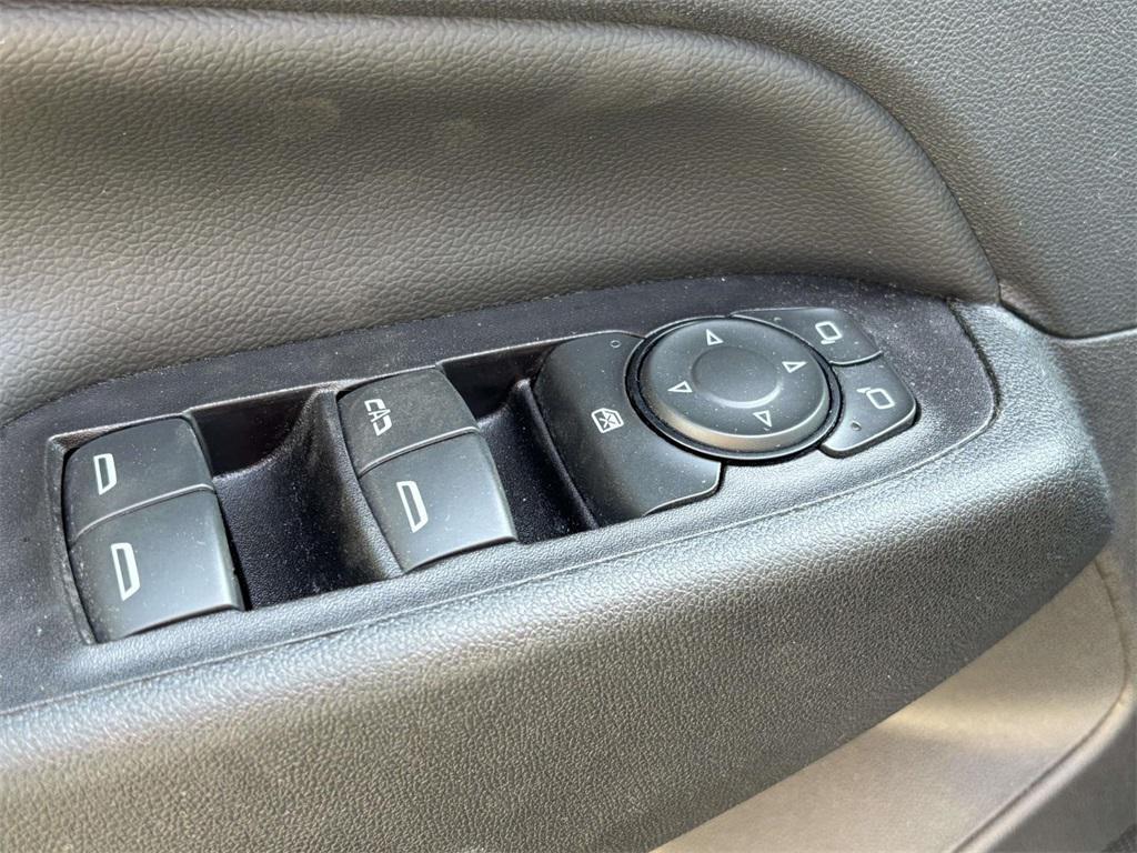 used 2022 Chevrolet Equinox car, priced at $15,500