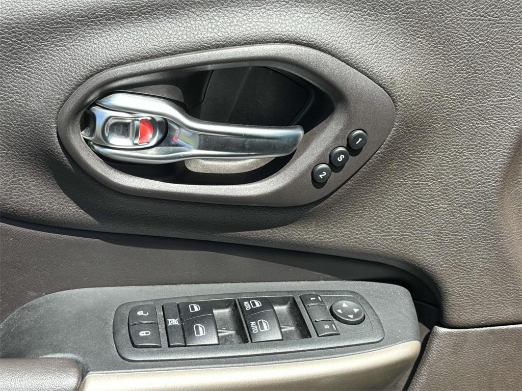 used 2018 Jeep Cherokee car, priced at $12,881