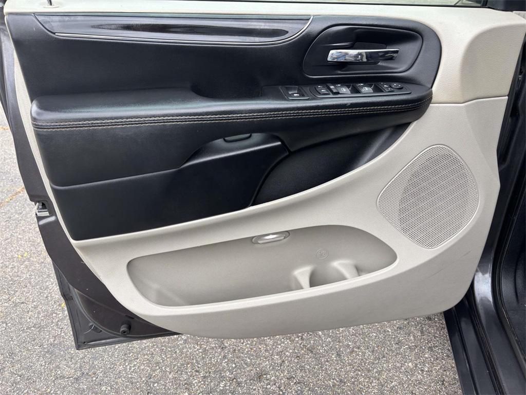 used 2014 Chrysler Town & Country car, priced at $5,950