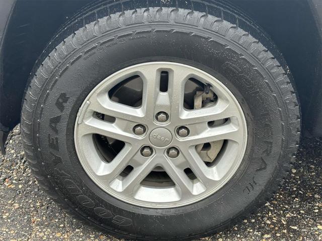 used 2023 Jeep Grand Cherokee car, priced at $26,900