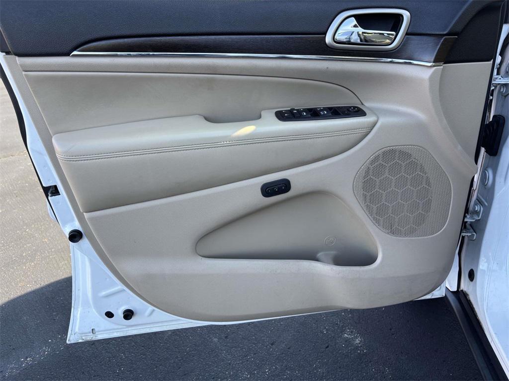 used 2014 Jeep Grand Cherokee car, priced at $11,179