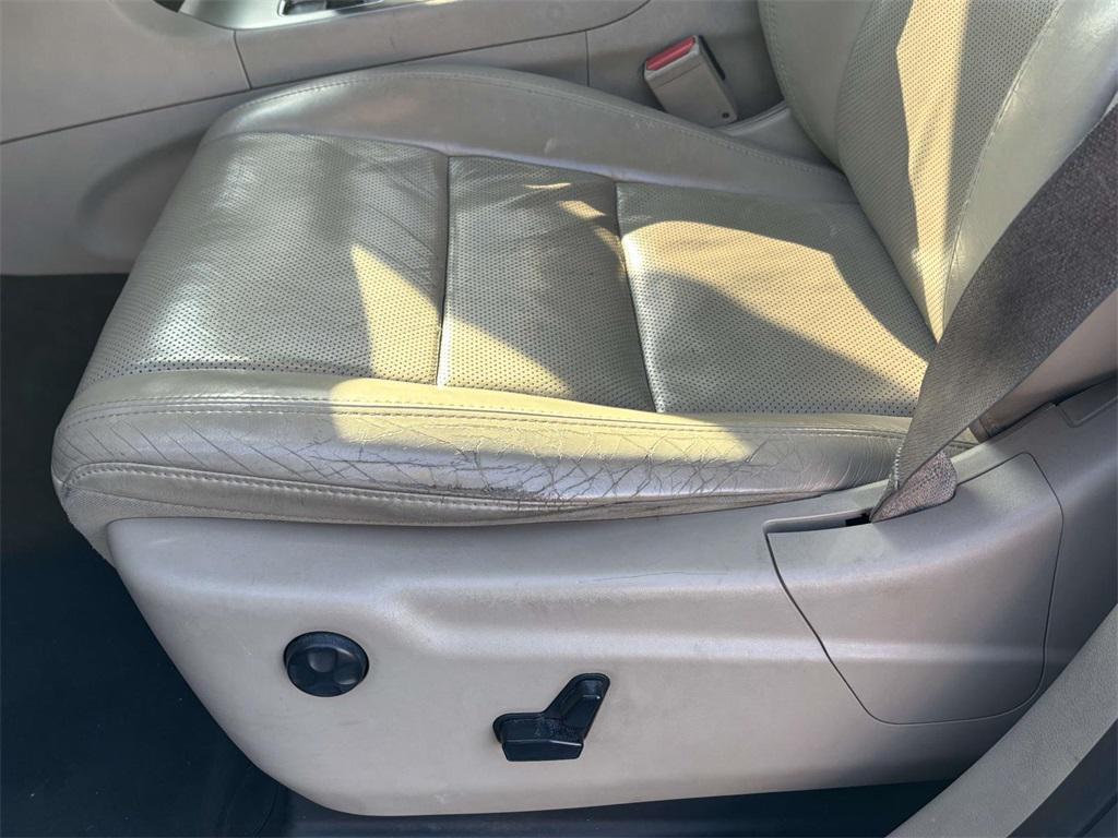 used 2014 Jeep Grand Cherokee car, priced at $11,179