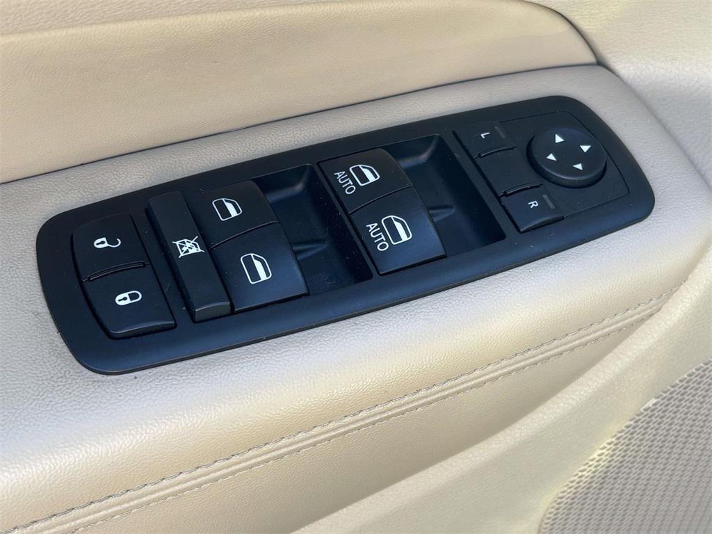 used 2014 Jeep Grand Cherokee car, priced at $13,839