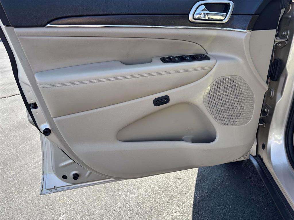 used 2014 Jeep Grand Cherokee car, priced at $13,839