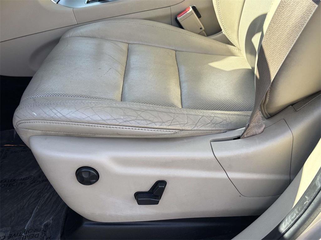 used 2014 Jeep Grand Cherokee car, priced at $13,839