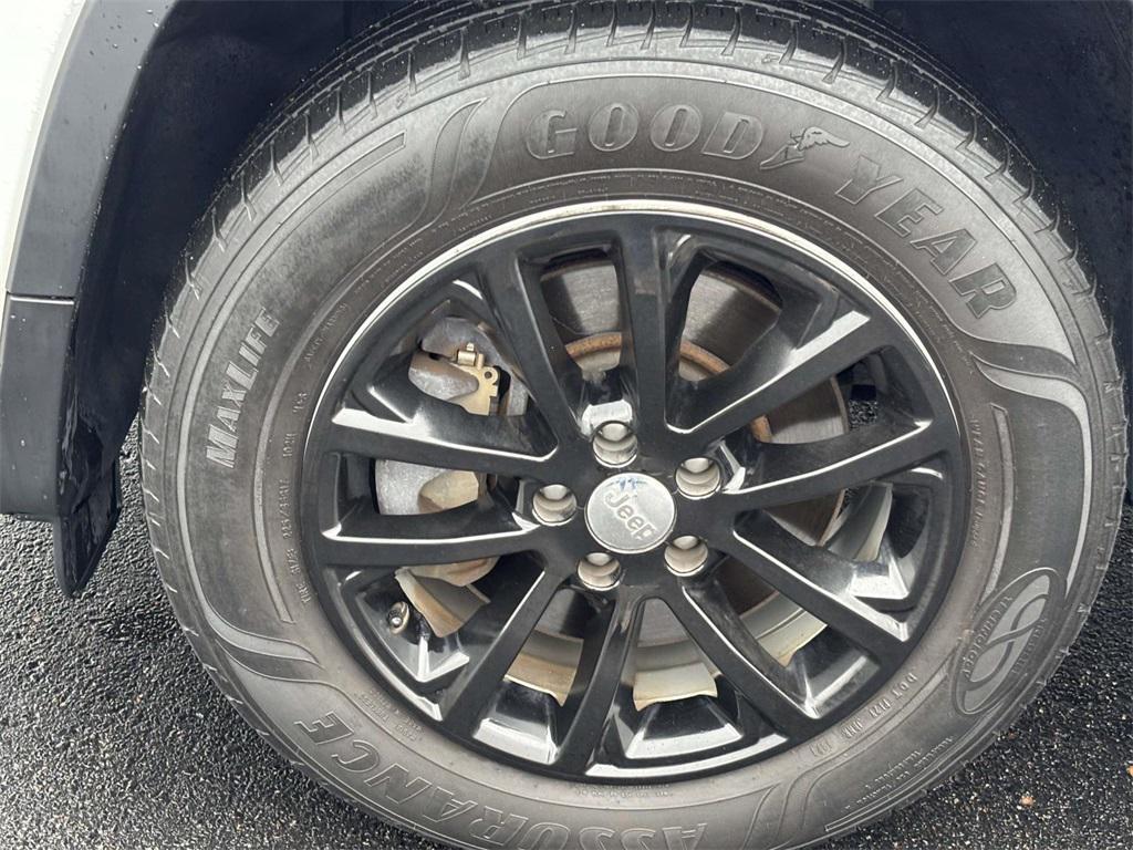 used 2019 Jeep Cherokee car, priced at $12,887