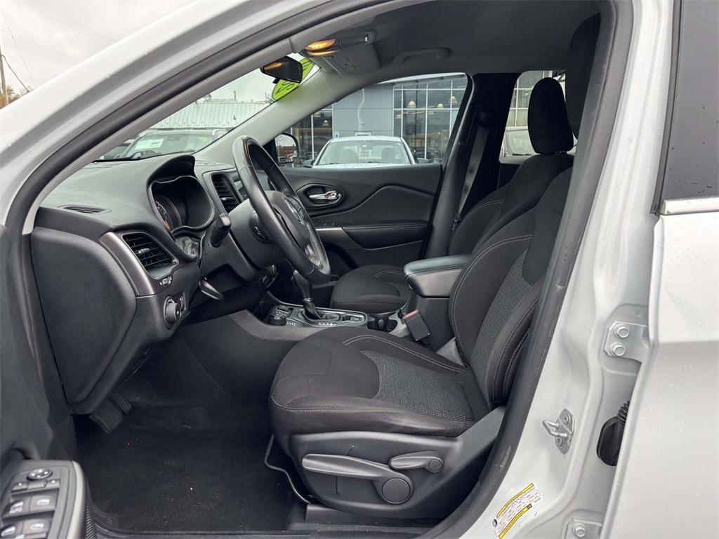 used 2019 Jeep Cherokee car, priced at $12,887