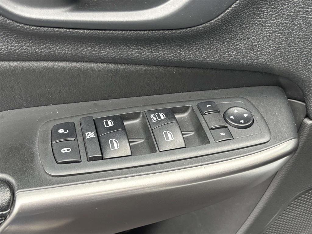 used 2019 Jeep Cherokee car, priced at $12,887