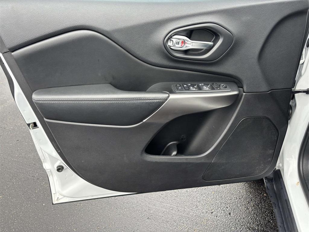 used 2019 Jeep Cherokee car, priced at $12,887