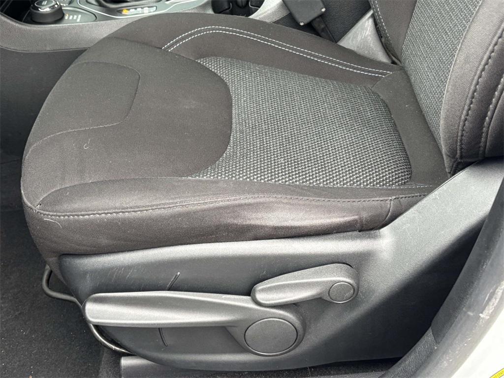 used 2019 Jeep Cherokee car, priced at $12,887