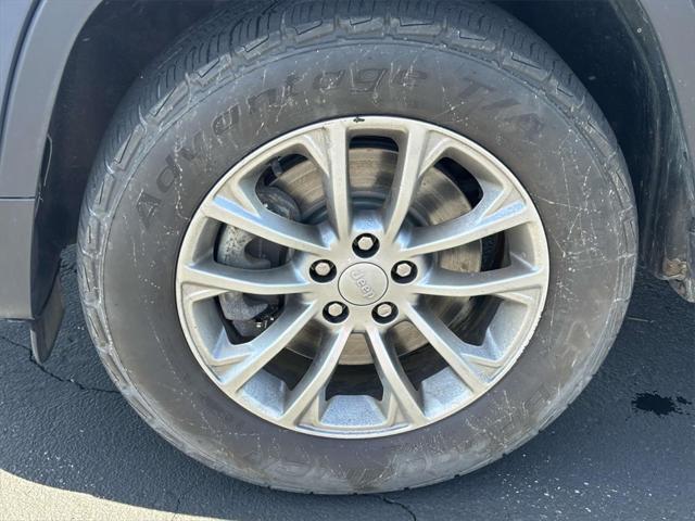 used 2021 Jeep Cherokee car, priced at $20,301