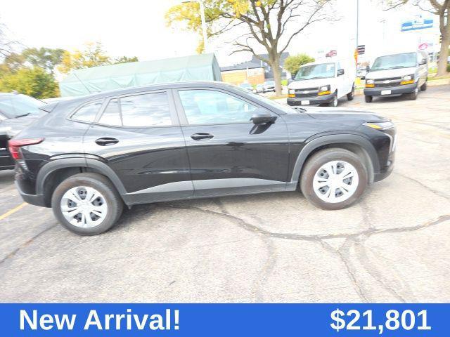 used 2025 Chevrolet Trax car, priced at $21,801