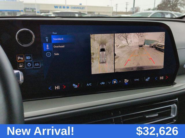 used 2024 Chevrolet Traverse car, priced at $32,626