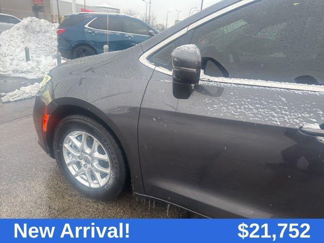 used 2022 Chrysler Pacifica car, priced at $21,752