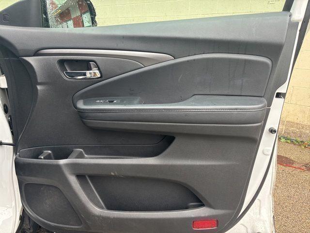 used 2022 Honda Pilot car, priced at $29,998