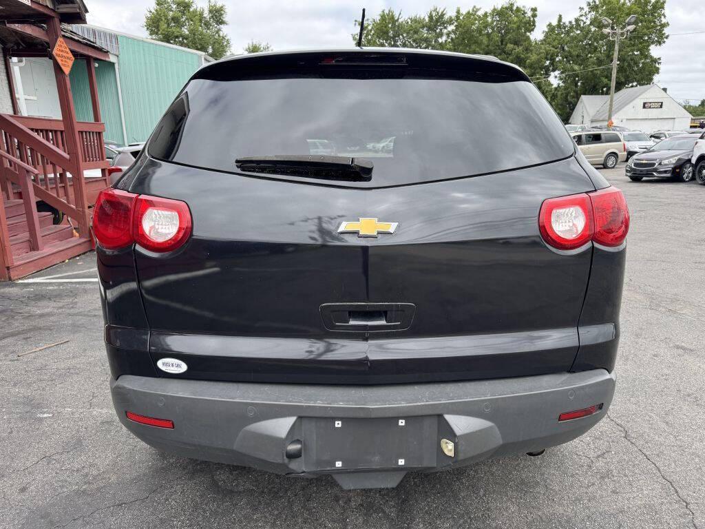 used 2011 Chevrolet Traverse car, priced at $4,995