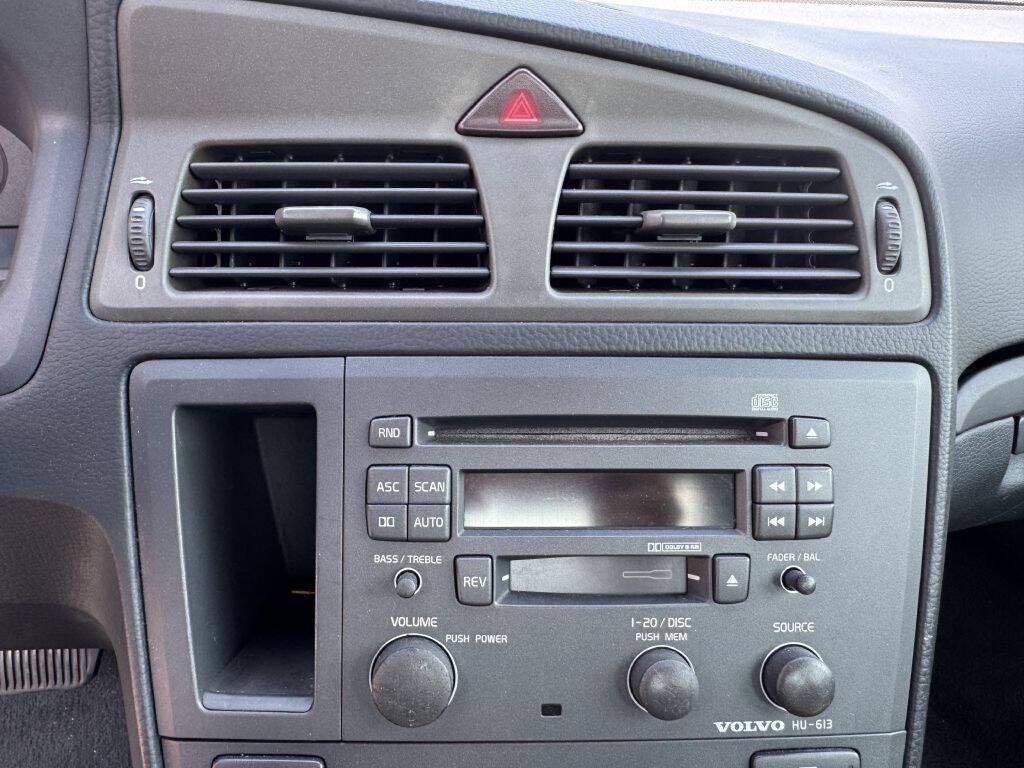 used 2002 Volvo S60 car, priced at $2,995