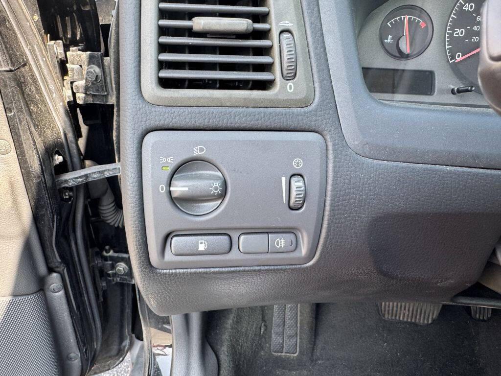 used 2002 Volvo S60 car, priced at $2,995