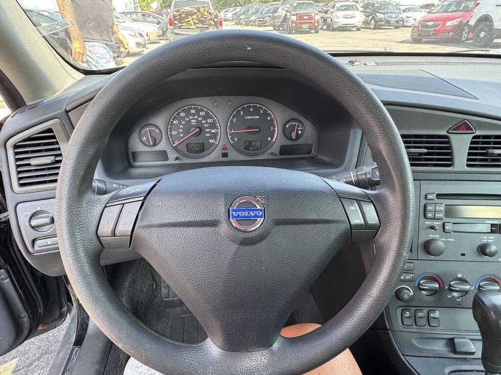 used 2002 Volvo S60 car, priced at $2,995