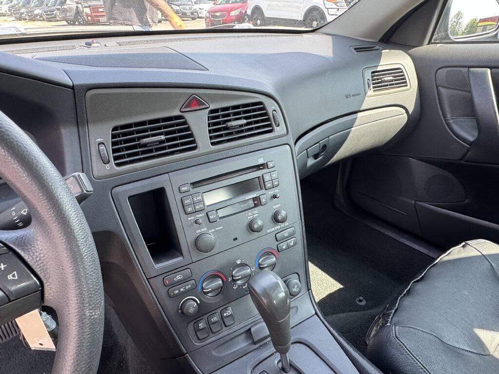 used 2002 Volvo S60 car, priced at $2,995