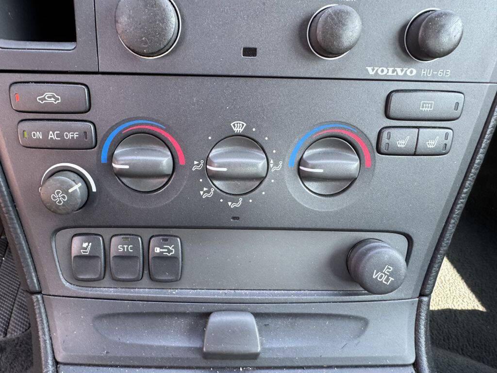 used 2002 Volvo S60 car, priced at $2,995