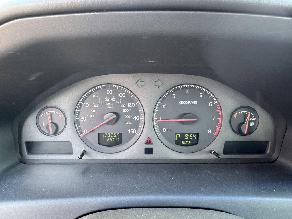 used 2002 Volvo S60 car, priced at $2,995