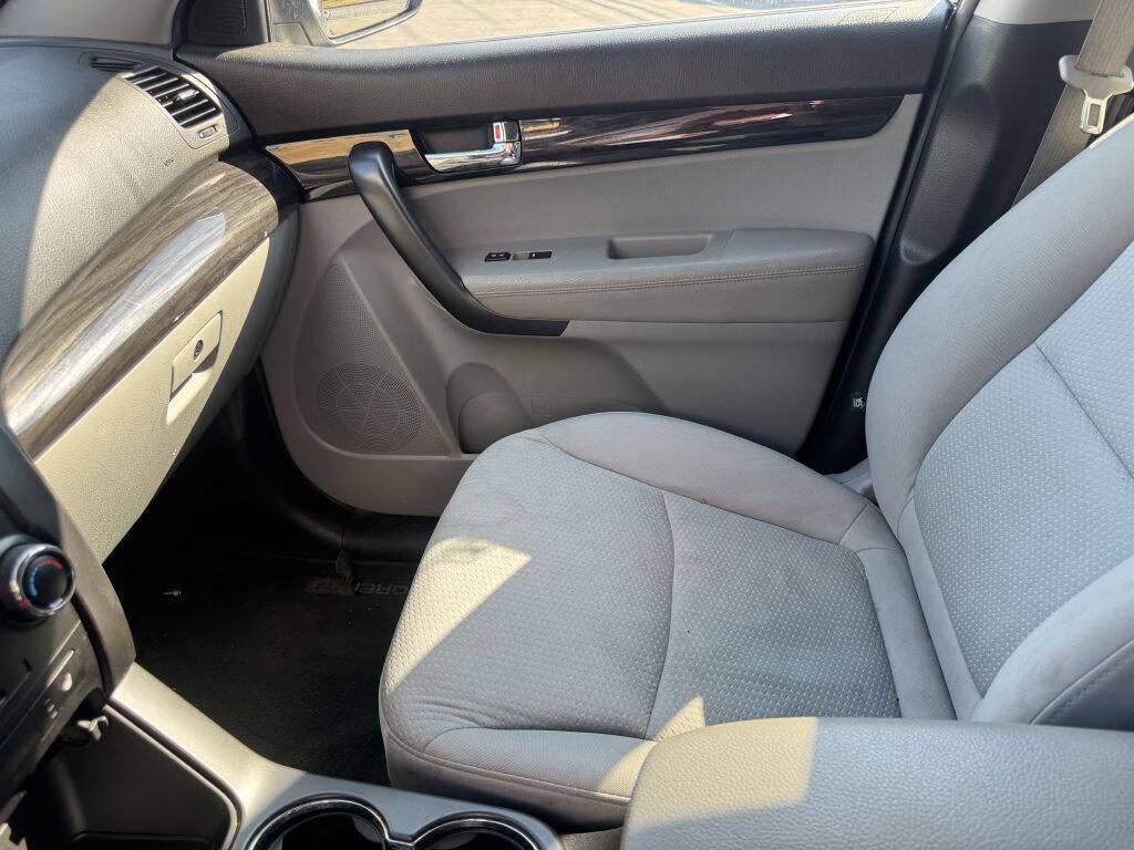 used 2012 Kia Sorento car, priced at $3,995