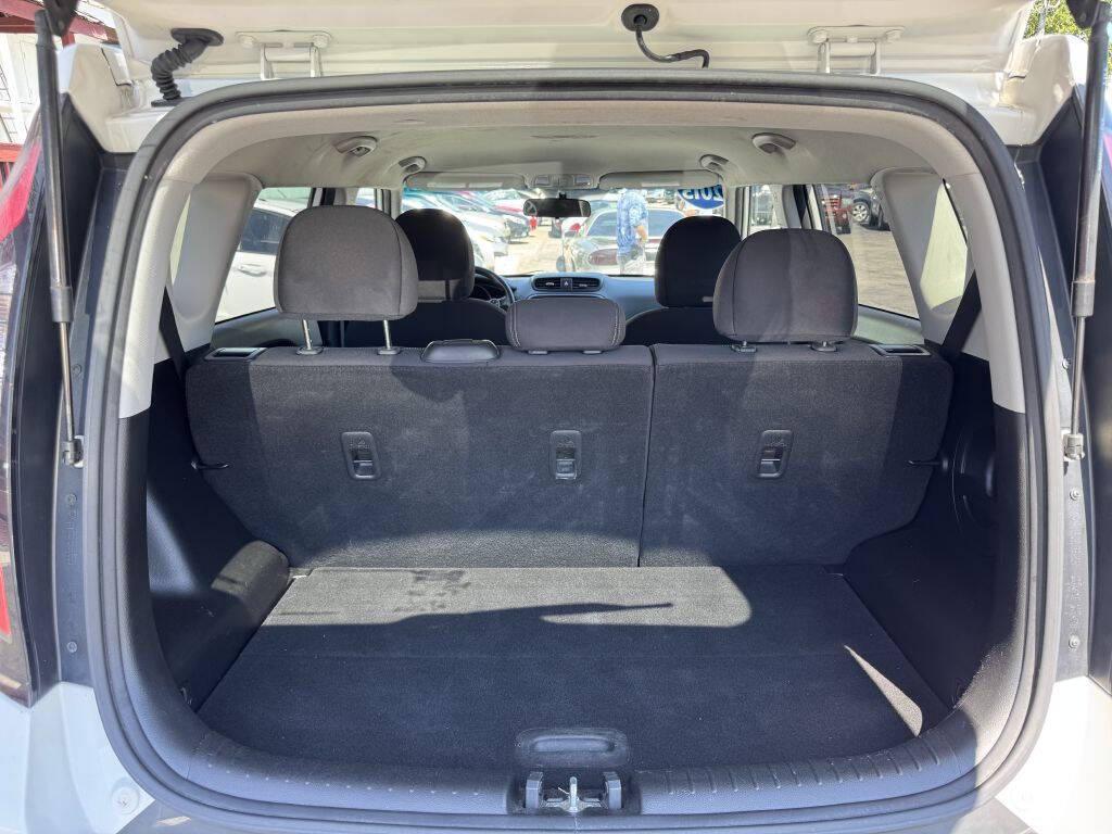 used 2015 Kia Soul car, priced at $4,995