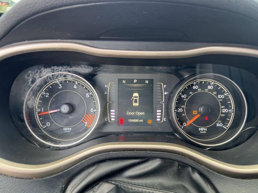 used 2015 Jeep Cherokee car, priced at $5,995
