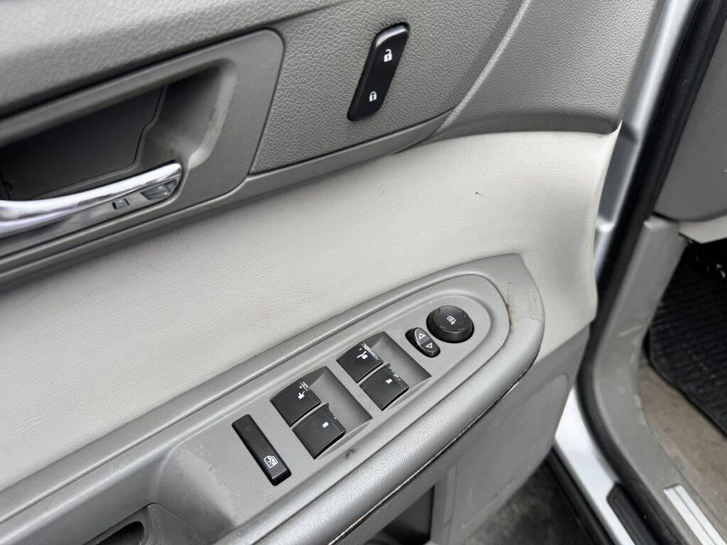 used 2015 GMC Acadia car, priced at $3,995