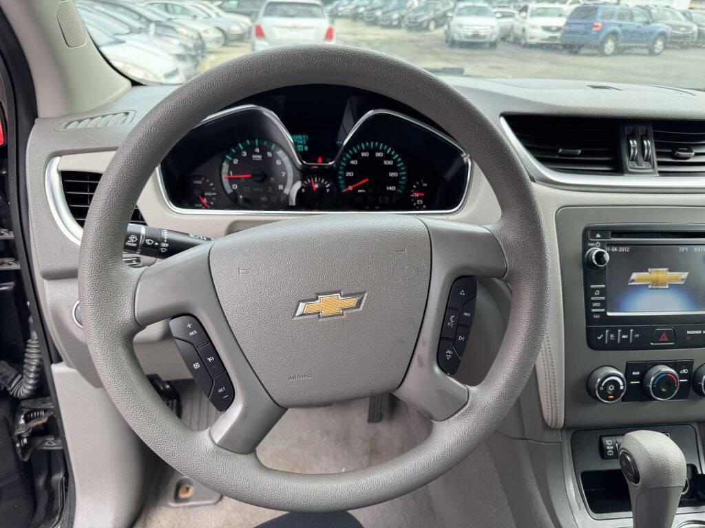 used 2014 Chevrolet Traverse car, priced at $5,995