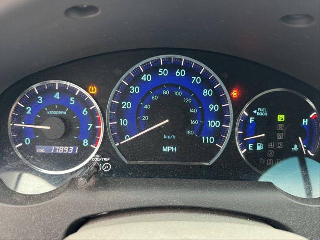 used 2007 Toyota Sienna car, priced at $4,500