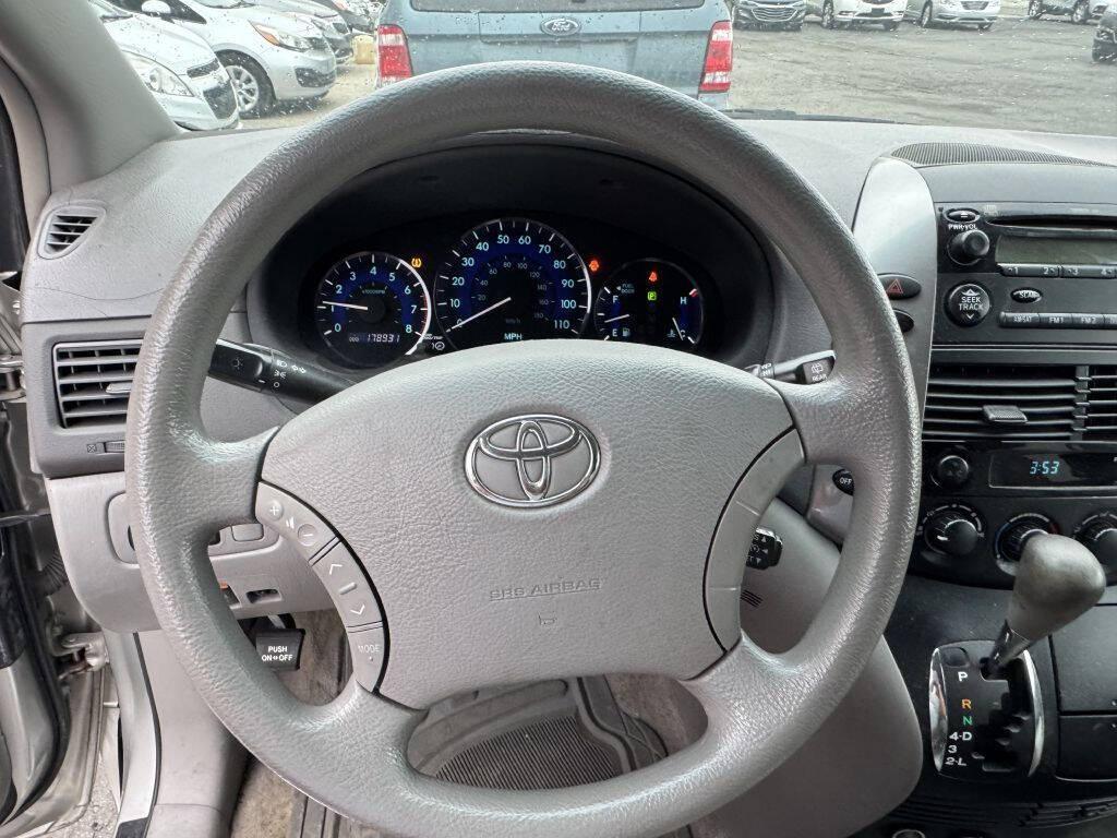 used 2007 Toyota Sienna car, priced at $3,500
