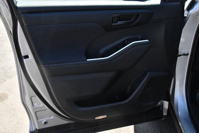 used 2023 Toyota Highlander car, priced at $33,898