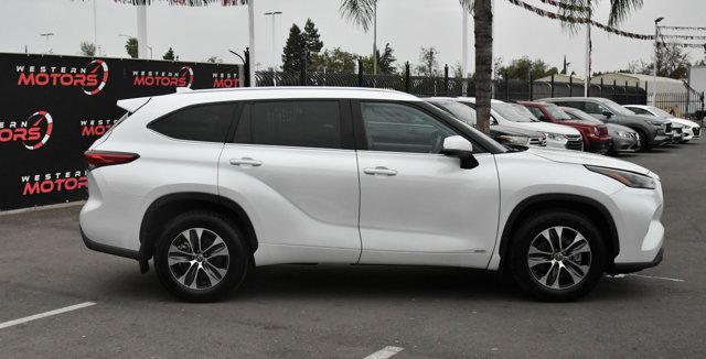 used 2022 Toyota Highlander Hybrid car, priced at $37,500