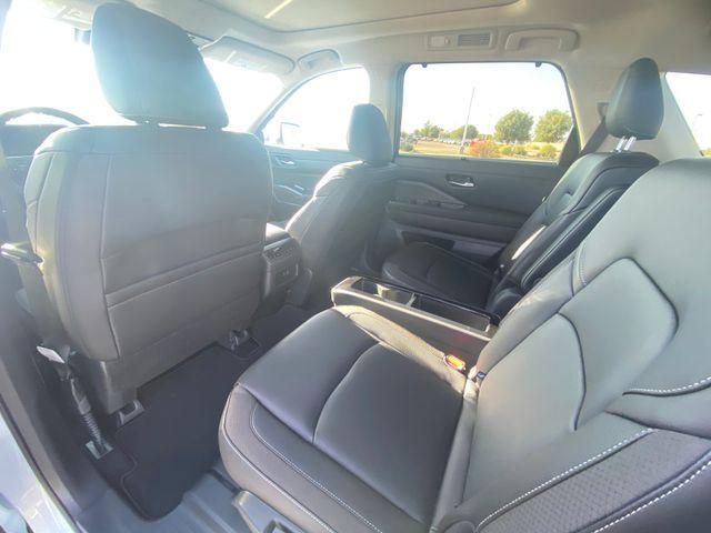 new 2025 Nissan Pathfinder car, priced at $35,421