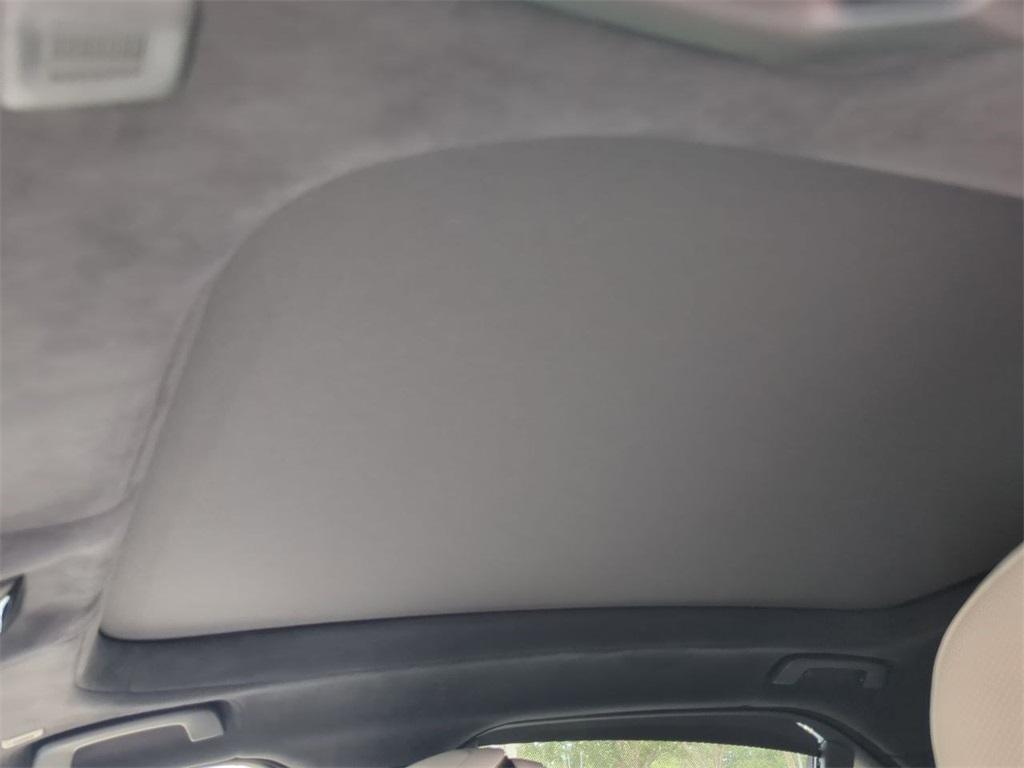 new 2025 BMW 760 car, priced at $133,930