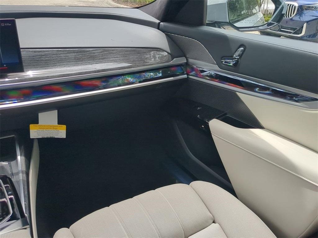 new 2025 BMW 760 car, priced at $133,930