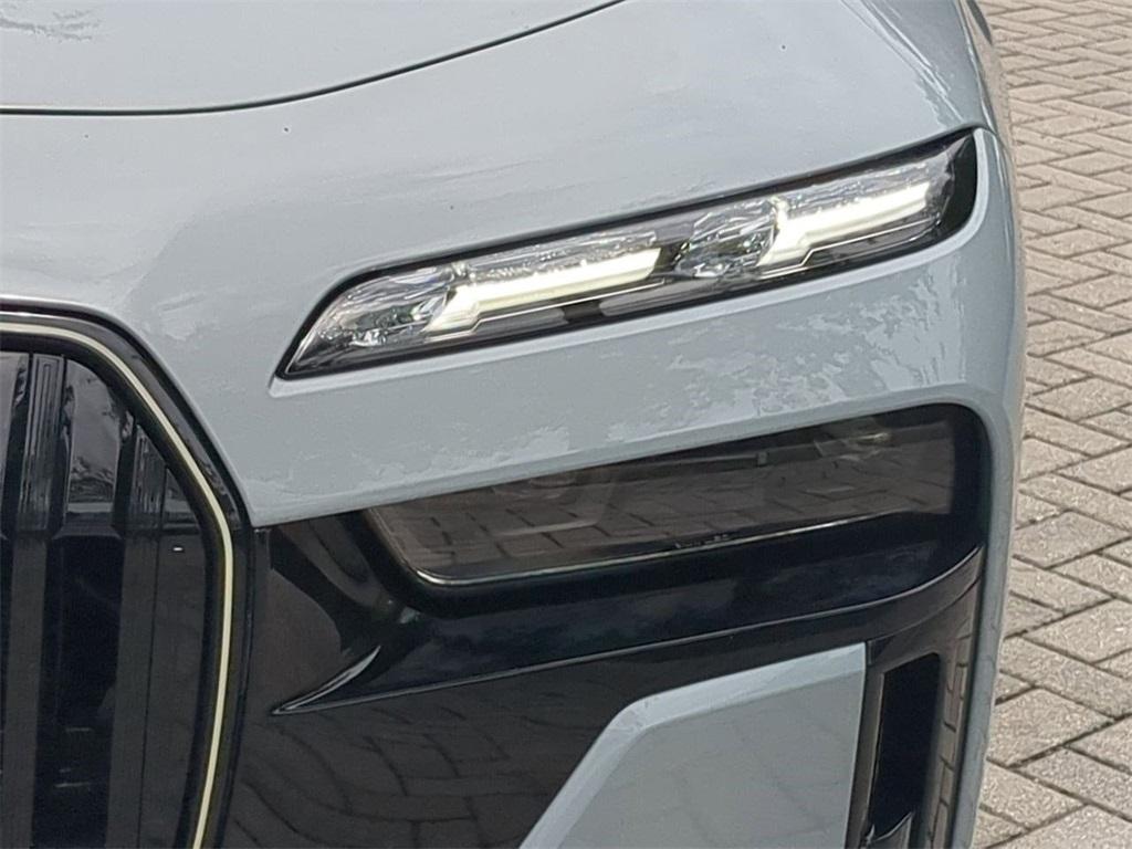 new 2025 BMW 760 car, priced at $132,825