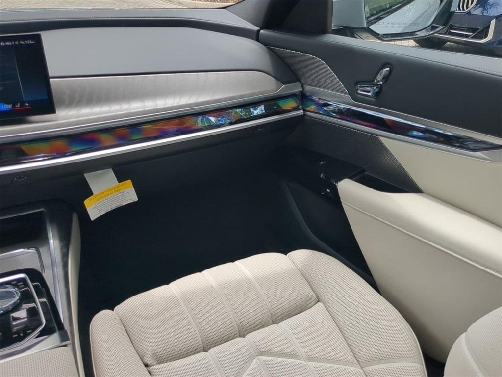new 2025 BMW 760 car, priced at $132,825