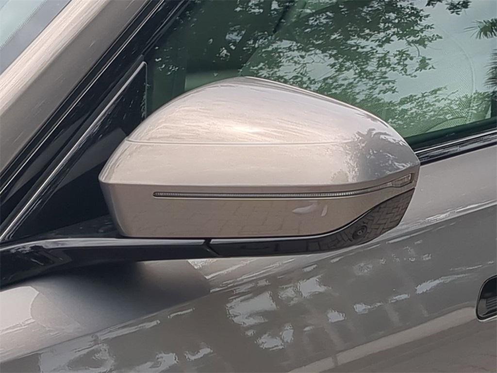 new 2025 BMW 760 car, priced at $132,825