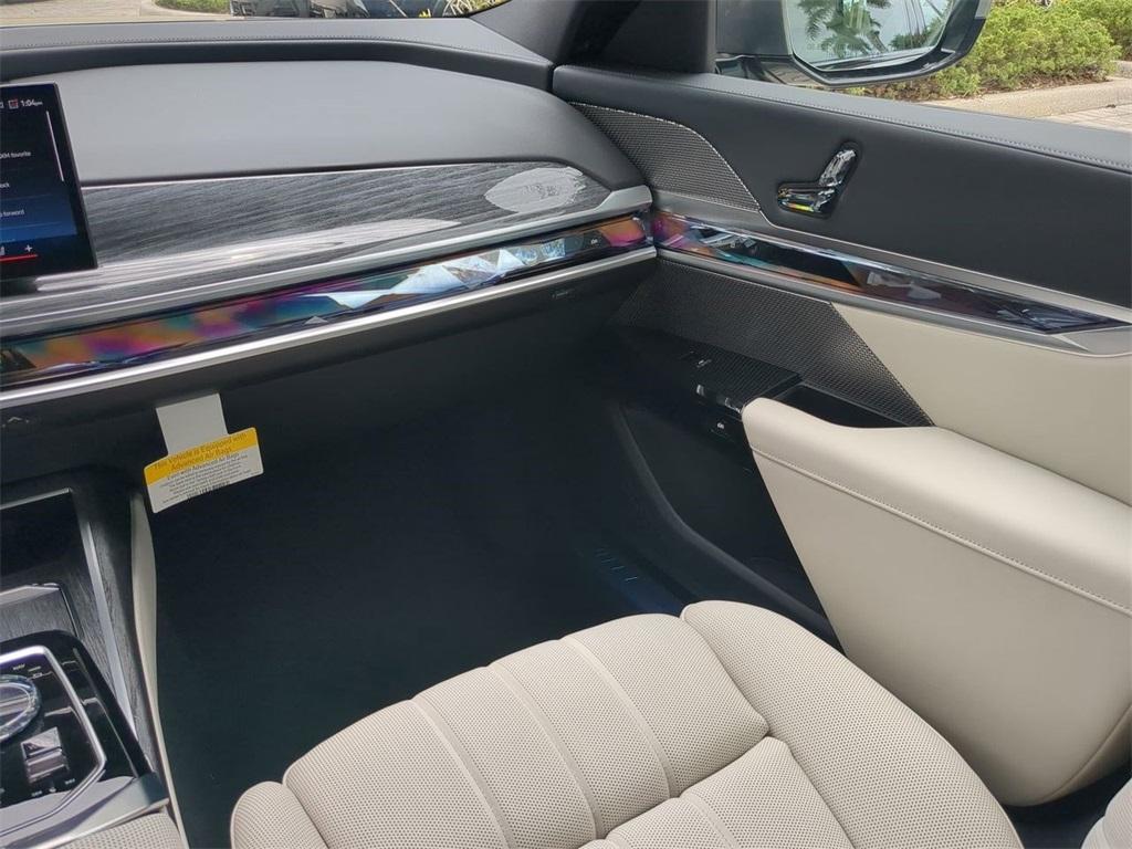new 2025 BMW 760 car, priced at $132,825