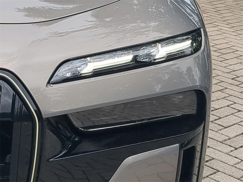 new 2025 BMW 760 car, priced at $132,825