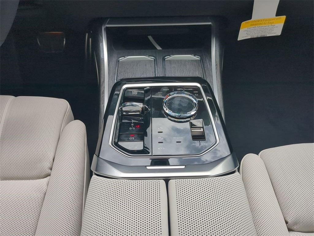 new 2025 BMW 760 car, priced at $132,825