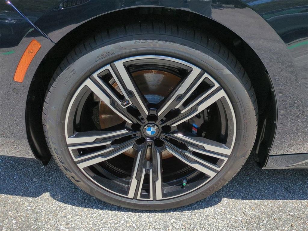 new 2025 BMW 760 car, priced at $132,825