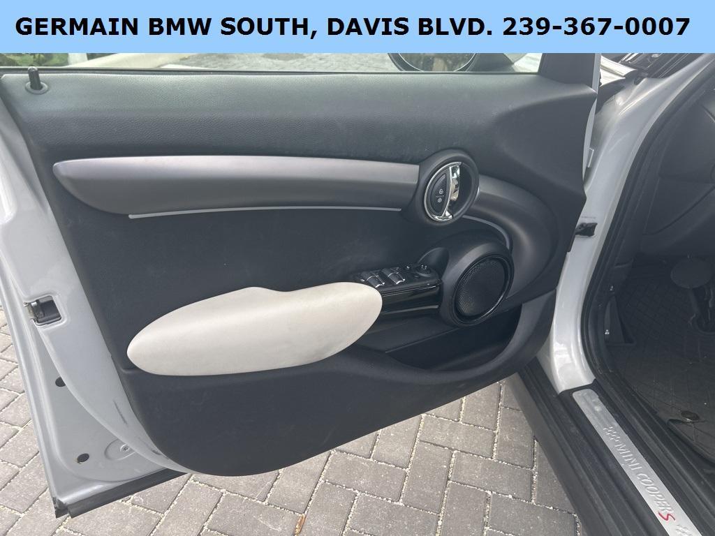 used 2022 MINI Hardtop car, priced at $23,391